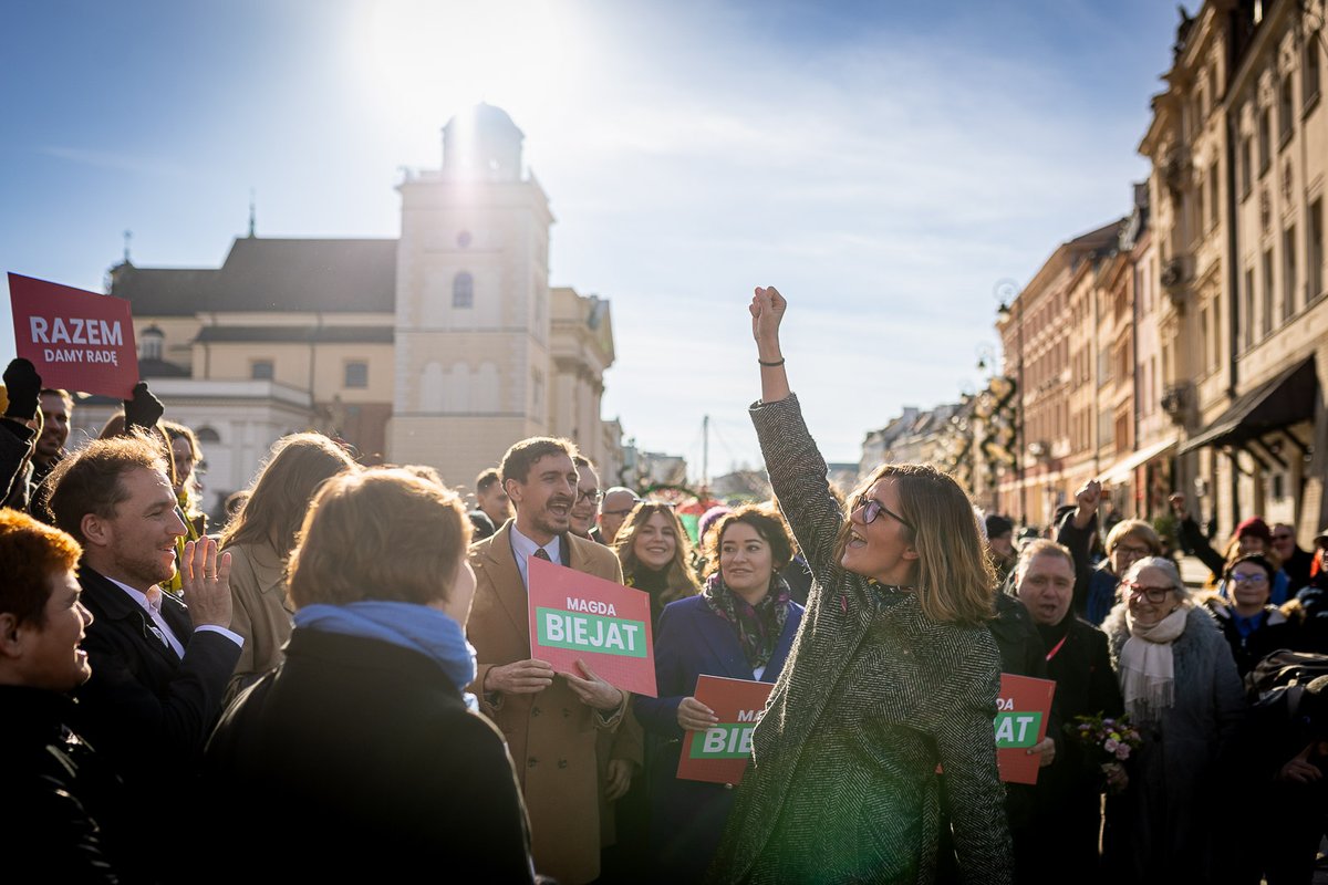 Ale zdjęcie z dzisiejszej inauguracji kampanii <a href="/MagdaBiejat/">Magda Biejat</a> 😍  To będzie baaardzo ciekawa kampania prezydencka, a panowie z PO i PiS, którzy będą z Magdą rywalizować, powinni się naprawdę mieć na baczności. Idziemy po zmiany w Warszawie 🚀

Fot. Tomek Kaczor