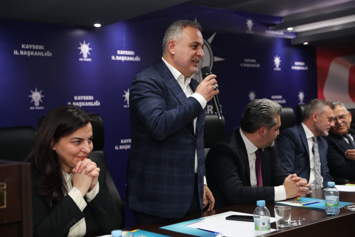 Genel Başkan Yardımcımız Sn. Erkan Kandemir’in teşrifleriyle Kayseri Seçim Koordinasyon Merkezimizi ziyaret ettik. Seçim sürecinde canla başla çalışan teşkilat mensuplarımıza kolaylıklar ve başarılar diliyorum. <a href="/erkankandemir/">Erkan Kandemir</a> <a href="/Akparti/">AK Parti</a>