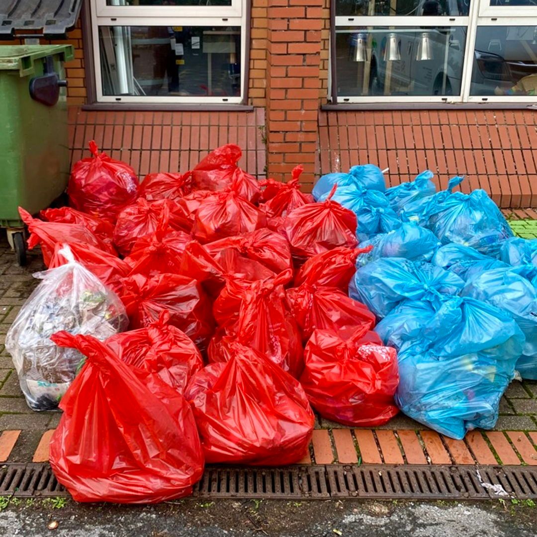 🌟 Wow! Our #LitterOutOfLlanelli Litter Pick on Saturday was a MASSIVE success! 🚮 - 34 INCREDIBLE #volunteers joined! - A staggering 40 bags of litter! Big thanks to all who supported! @carmcouncil @DyfedRecycling @LlanelliRotary @LrcCommunity #LlaenlliTownCouncil