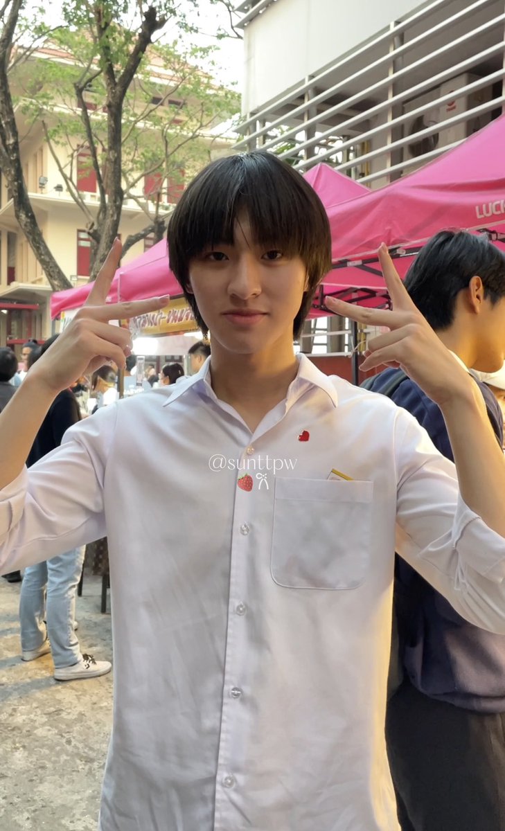 sunttpw_'s tweet photo. ชอบเธอใส่ชุดนิสิตตตต ทำใจนานมากกว่าจะขอน้องถ่าย แง น่ารักคับหนู😭💘

#kongjiro https://t.co/F5u0Lk1luW