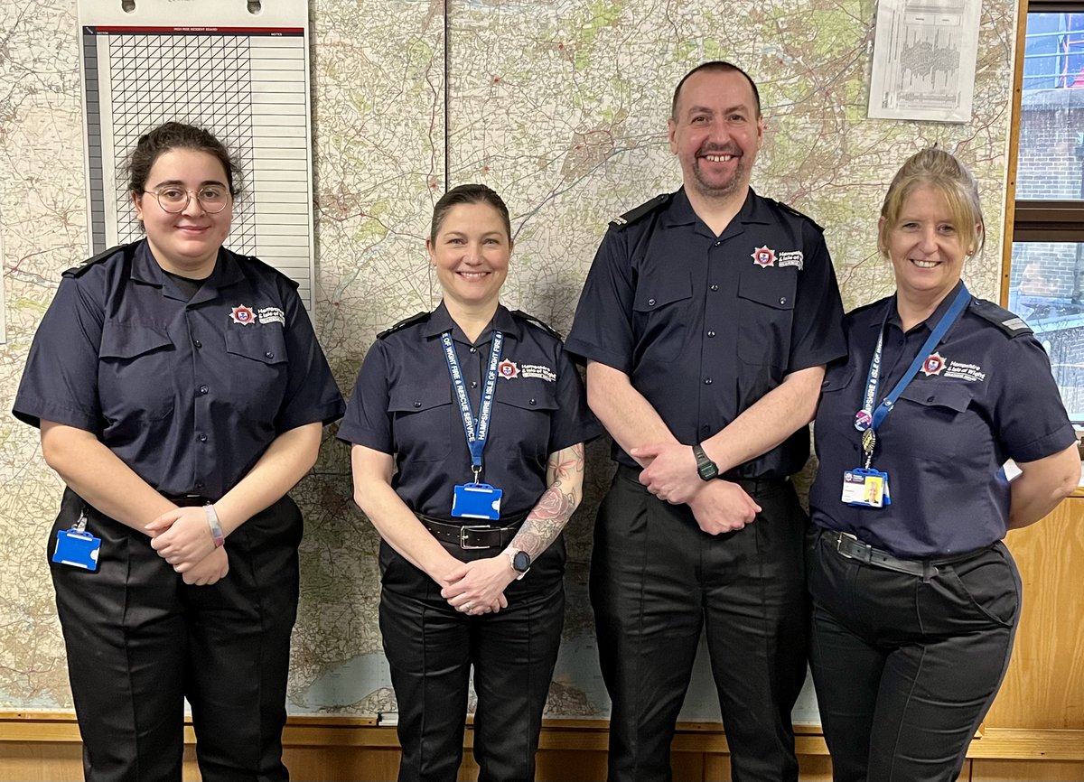HantsIOW_fire's tweet image. 📞 Meet our brand-new 9⃣9⃣9⃣ call-handlers!

Ayah, Vanessa &amp;amp; Simon, with Crew Manager Lisa, are in the second week of their Control Room operator training, learning about mobilisation, crewing types, different appliances and topography of our areas.

Welcome to the #HIWFRS team!