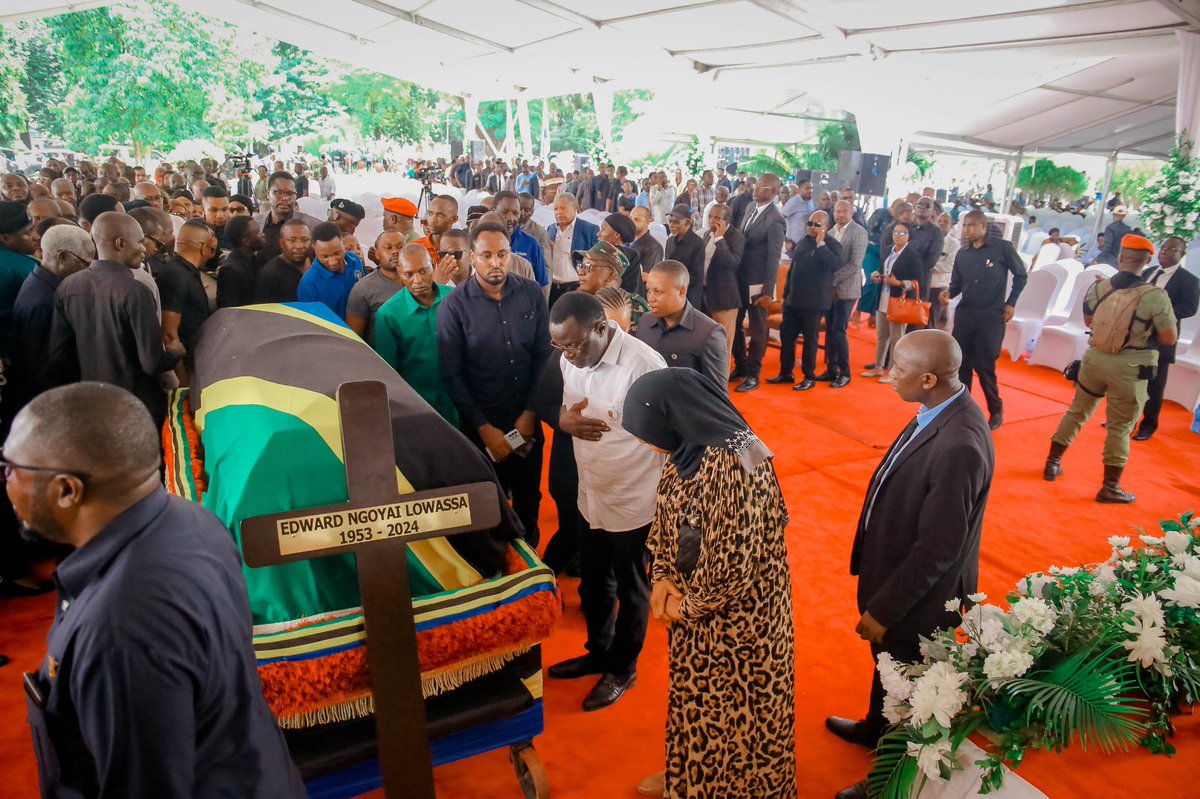 Fare thee well Edward Ngoyai Lowassa. Mtu mkweli, kweli kweli. Kwako kusamehe saba mara sabini lilikuwa ni jambo la kawaida. Ulitufundisha, ulituasa, ulikuwa msikivu sana, mcha Mungu, na rafiki wa kweli uliyekuwa tayari kushaurika na kukosolewa. Ulikuwa mwalimu mwema na…