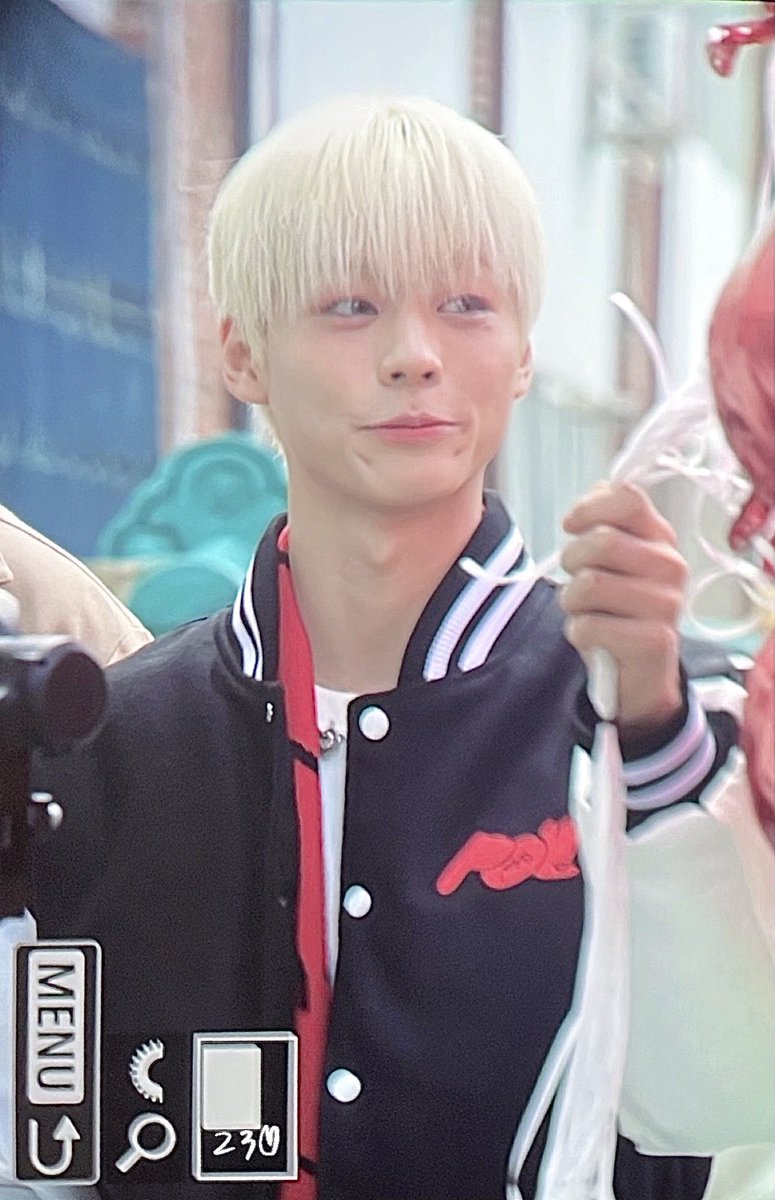 KIMHONGFAN's tweet image. 무대도 화이팅 🤟🏻#파우 #POW #홍 #HONG