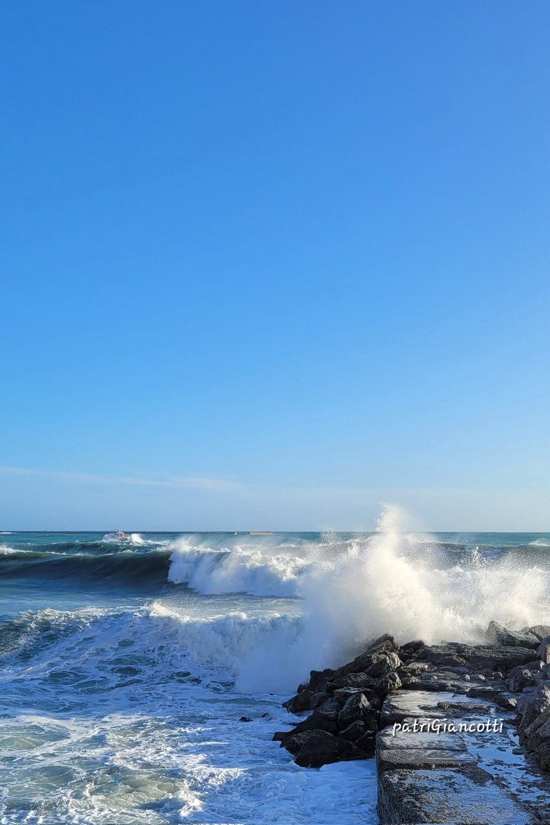 La forza dell' Amore non si fermerà... 🎼💙

(Eugenio Finardi)

youtu.be/Fuhy6qsul40?si…

#14febbraio 
Buona giornata a tutti 🌊☀️💙