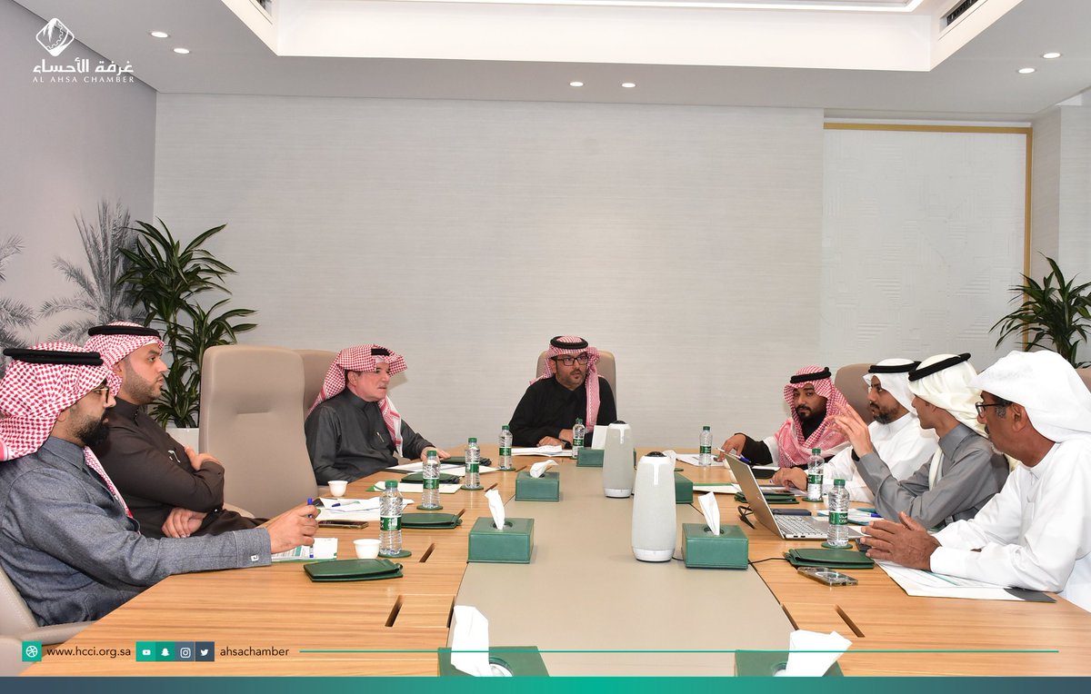 ahsachamber's tweet photo. عقدت لجنة المكاتب الهندسية بـ ⁧#غرفة_الأحساء⁩ اجتماعها الدوري برئاسة الدكتور بندر النعيم. حيث تم خلال الاجتماع متابعة مستجدات القطاع وماتم إنجازه من التوصيات السابقة. كما استعرضت اللجنة حزمة من المبادرات التي تسعى لتنفيذها ضمن خطتها لتطوير القطاع. https://t.co/JrsPEUeCmu