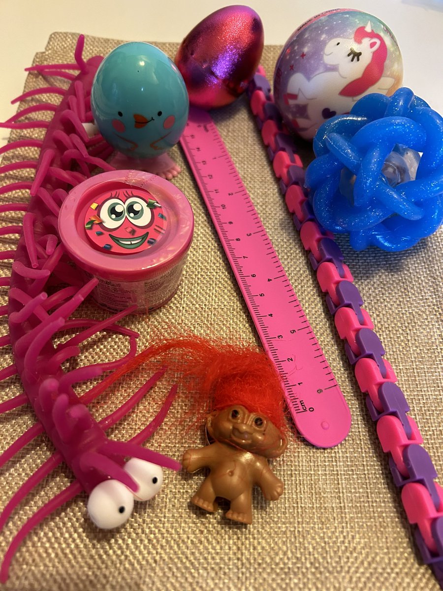 sensorytreasur's tweet photo. #HappyValentinesDayโค๏ธ
Sending out a little sensory love in this set โฆ..
Squish, squeeze, stretch, tickle, windup, bend, twist, snap, flash,
bang โผ๏ธ
Do you celebrate #Valentines ?
#sensoryprocessing #sensorybin #sensoryplay #fidgettoys #FidgetTools #Send #EYFS https://t.co/r2q8DayowX