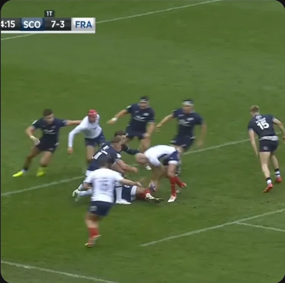 CalderCapital_'s tweet photo. @Dave17241325 @Tigster_monster @ollie_hubbard29 @lynchit @SixNationsRugby @Scotlandteam No-one was on their feet and over the ball. Bielle-Biarrey (red scrum cap) tried, but had too much momentum and went straight over the top.

In an interview, LBB said himself he tripped over himself which prevented him from joining the ruck properly. https://t.co/vXSfXdUZ2a