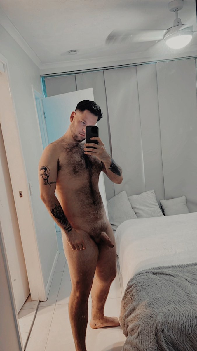 AussiejohnXXL's tweet photo. Who wants to be my valentine 💘 https://t.co/C4lRyVqEzX