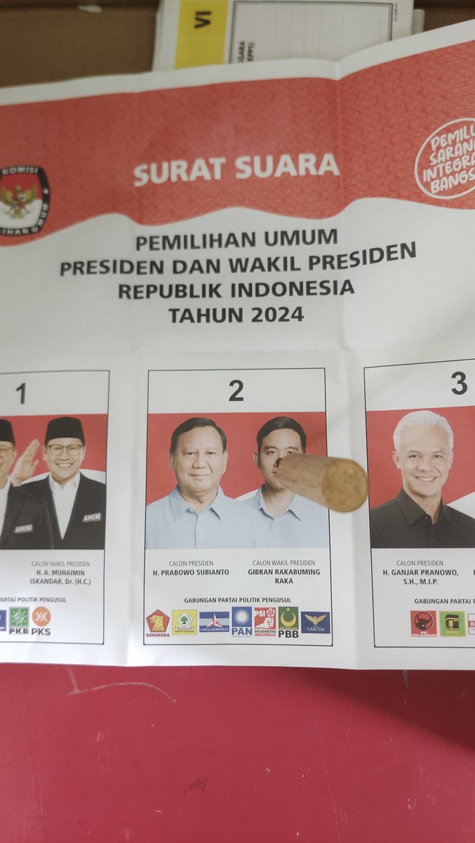 RFernandoJR9's tweet photo. Sesuai arahan mas kalo kalian kesel sama mas Gibran coblos aja 😅 @kaesangp
@prabowo @gibran_tweet 
#02menangMutlak1PTRN 
#Pemilu2024AmanDamai 
#pemuli2024 
#PrabowoGibran2024 
#PrabowoGibran https://t.co/rWC8t6PrJi