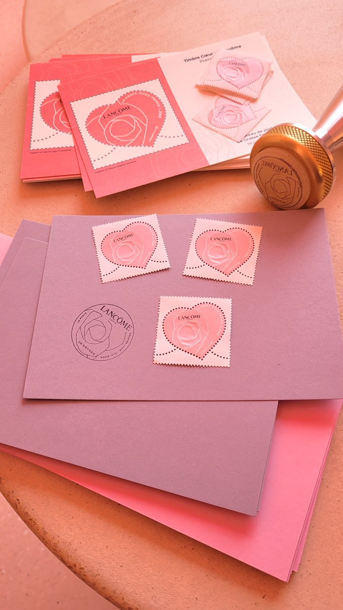 LPNews_PACA's tweet photo. Et si vous écriviez une lettre d’amour à l’élu(e) de votre cœur à l’occasion de la Saint Valentin 💌
La Poste et Lancôme se sont associés pour créer un timbre unique et élégant, mettant la rose à l’honneur, emblème de l’amour et de la beauté.
#LaPoste #TimbreCoeur 💗🩷 https://t.co/KKj0R7bRir