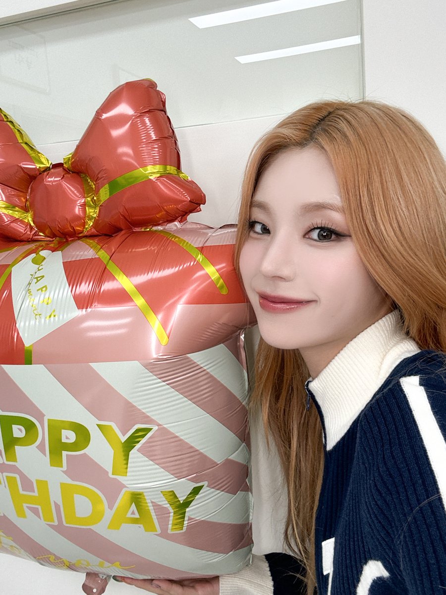 ITZYofficial's tweet photo. ITZY's Valentine's Day Playlist for MIDZY🍫

#YEJI https://t.co/7wPMiT8E88
#RYUJIN https://t.co/sr9LVqNh7R
#CHAERYEONG https://t.co/FrV7j2P0CA
#YUNA https://t.co/qu4RIDtjbb

#ITZY #MIDZY @ITZYofficial
#예지 #류진 #채령 #유나
#HappyValentine https://t.co/p2RsxjDh8y