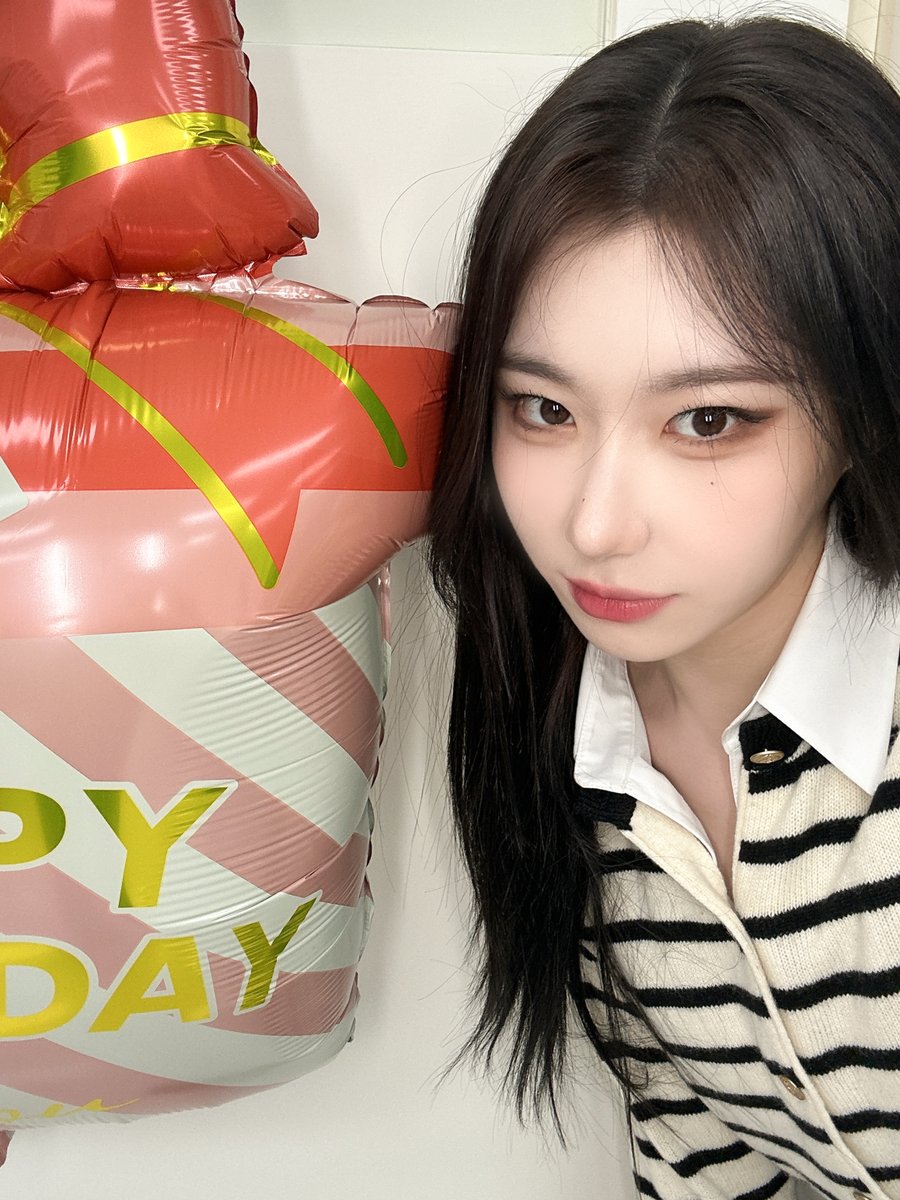 ITZYofficial's tweet photo. ITZY's Valentine's Day Playlist for MIDZY🍫

#YEJI https://t.co/7wPMiT8E88
#RYUJIN https://t.co/sr9LVqNh7R
#CHAERYEONG https://t.co/FrV7j2P0CA
#YUNA https://t.co/qu4RIDtjbb

#ITZY #MIDZY @ITZYofficial
#예지 #류진 #채령 #유나
#HappyValentine https://t.co/p2RsxjDh8y