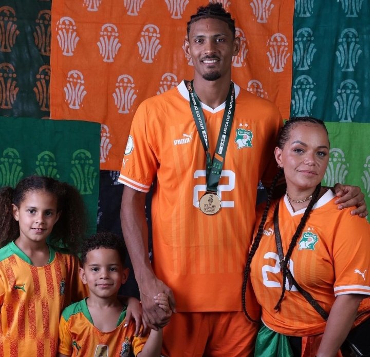 Sébastien Haller and family 🧡