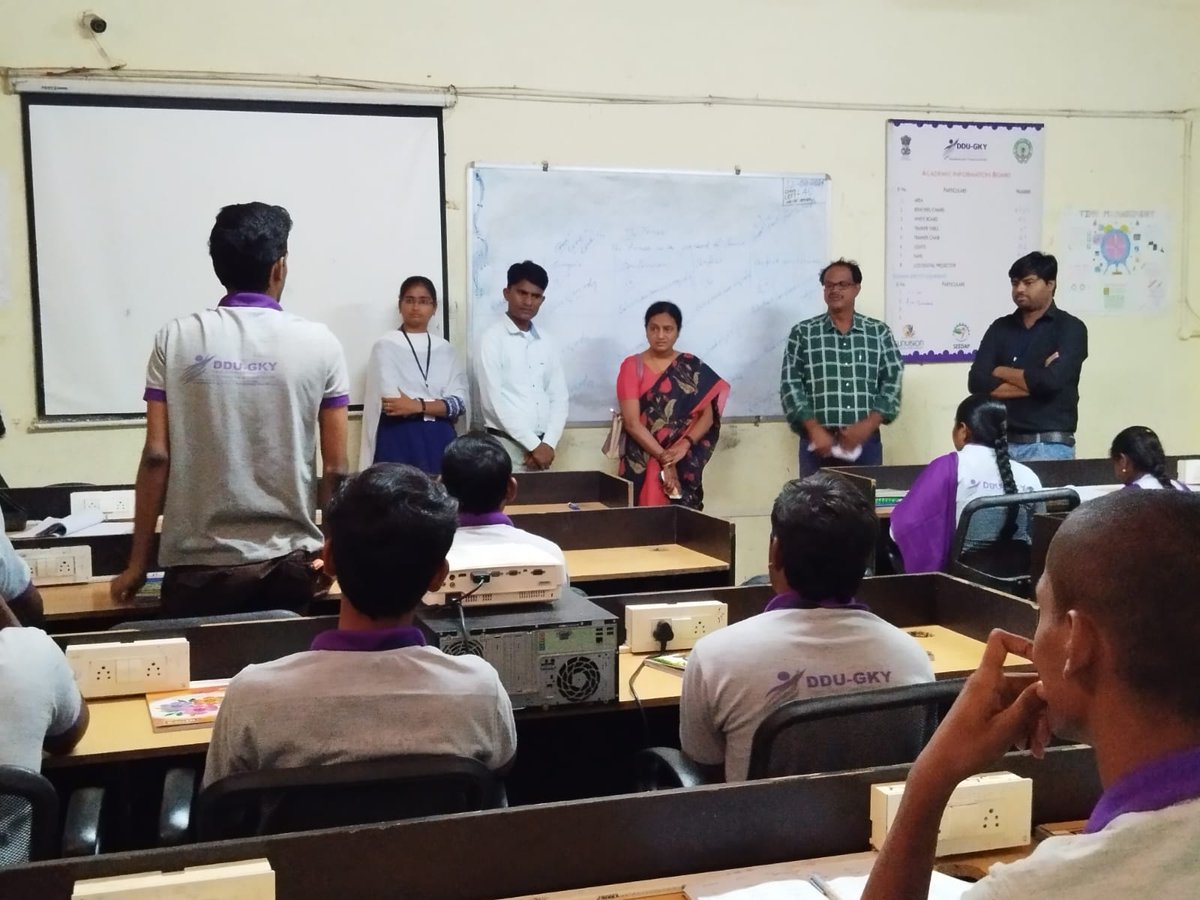 AP_Skill's tweet photo. Smt #BRani Chief General Manager Finance @AP_Skill and District Special Officer #KrishnaDistrict has Visited #SkillCollege and Interacted with Trainees and Staff at Vikas Engineering College #Nunna @KrishnaDistrict https://t.co/klJKAKVBiY