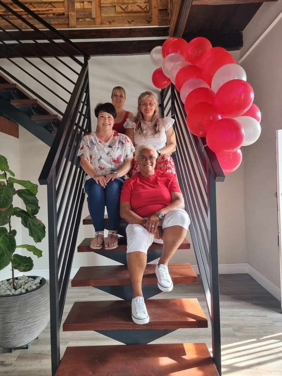 ClikitMedia's tweet photo. Adding some pink &amp; red balloons to the office today.

Happy #valentinesday to you all.

#valentinesvibes #lovefromclikitmedia https://t.co/44BoeGhPu2