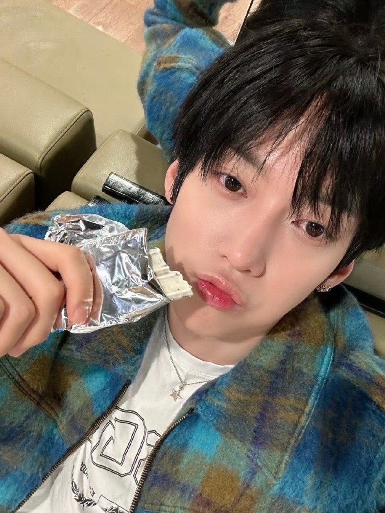 tofu_bean_'s tweet photo. 𖤐240214 微博 #나캠든

可以成為我的情人嗎？

(這真的是你寫得嗎??) https://t.co/jcj5TbpK0b