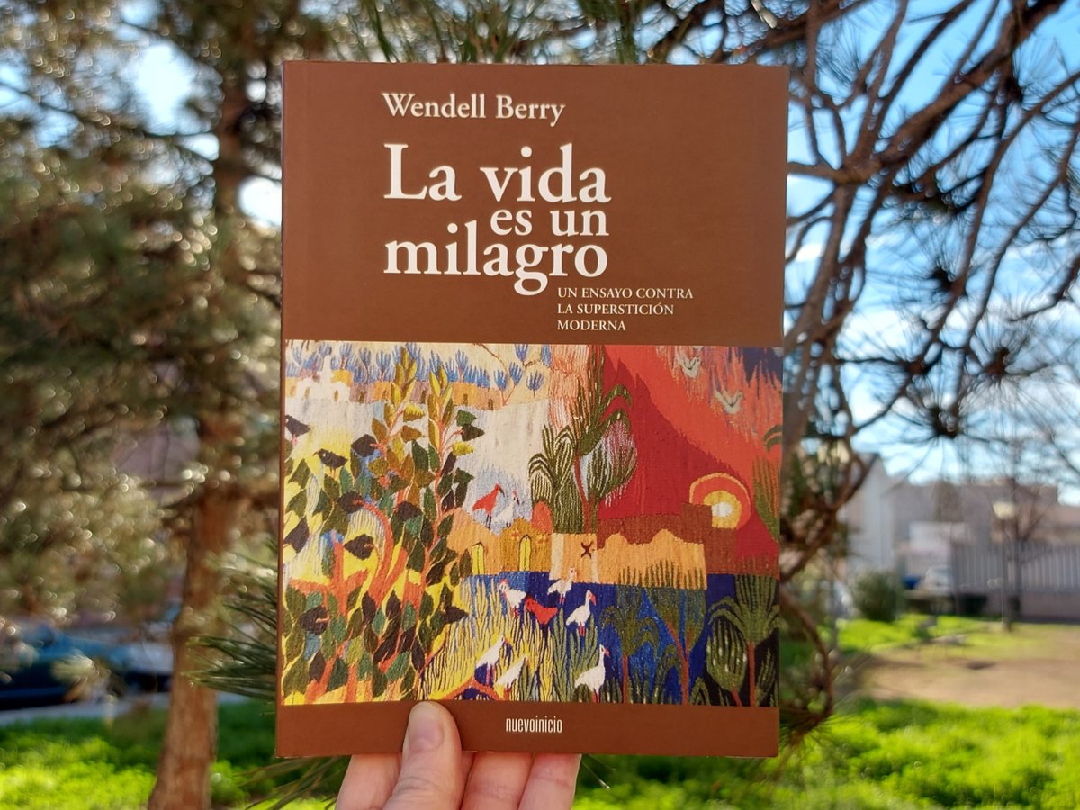 "Aplicar el #conocimiento -científico o de cualquier otra clase- es un #arte. Un #artista es alguien q sabe qué es lo que hay que poner, dónde y cuándo ponerlo... Los buenos #agricultores, los buenos arquitectos y los buenos médicos son los ejemplos más claros...".

#WendellBerry