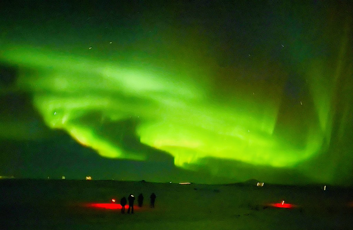 So lucky to see a spectacular light show last night in the ‘Land of Fire 🔥 and Ice 🧊’. #AuroraBorealis #Aurora #iceland #northernlights