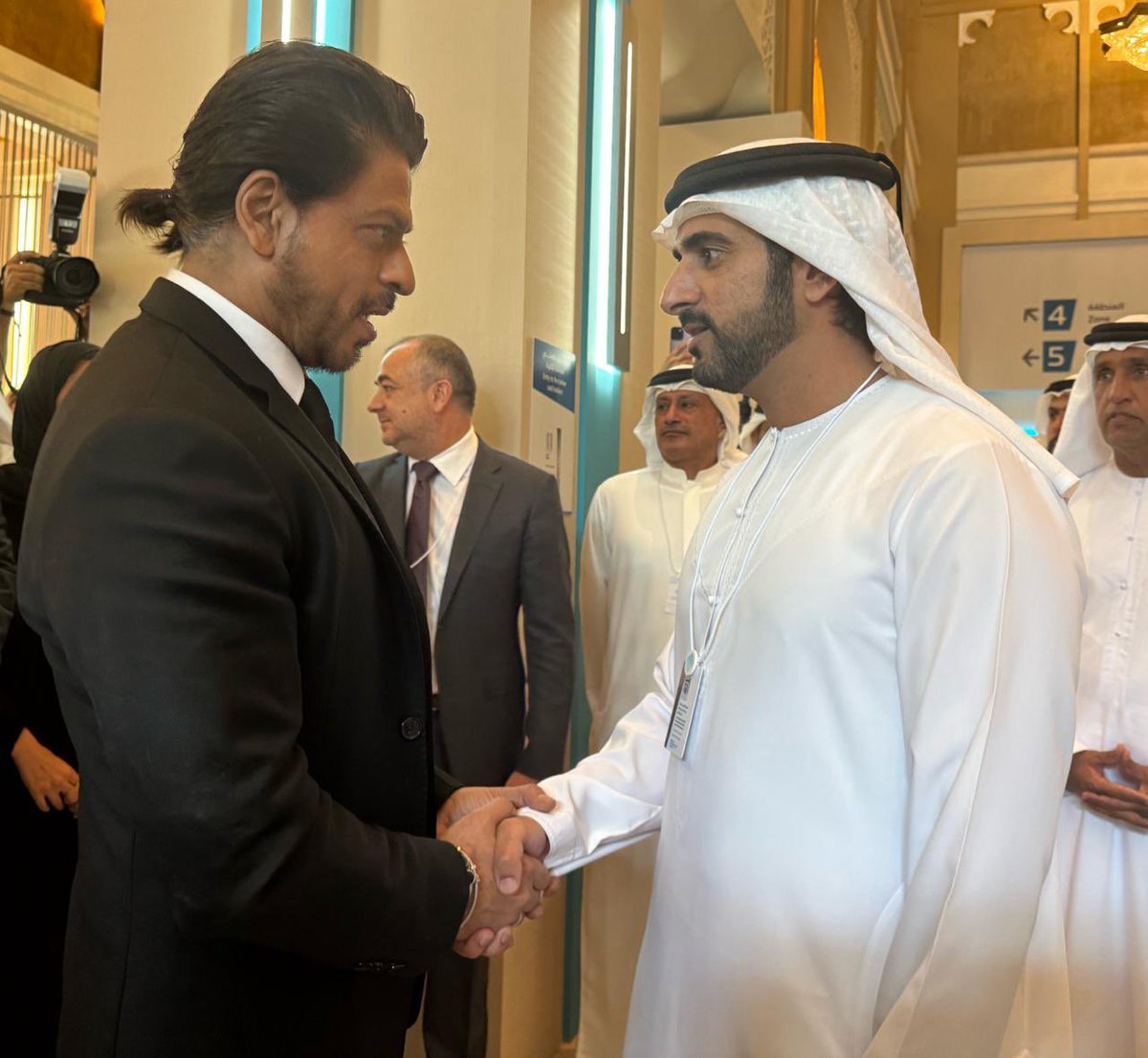 What a legend. SRK with crown prince of Dubai Sheikh Hamda. Representing our country at the global level 🙏🏻🇮🇳 @iamsrk 
#WorldGovernmentSummit #WGS2024