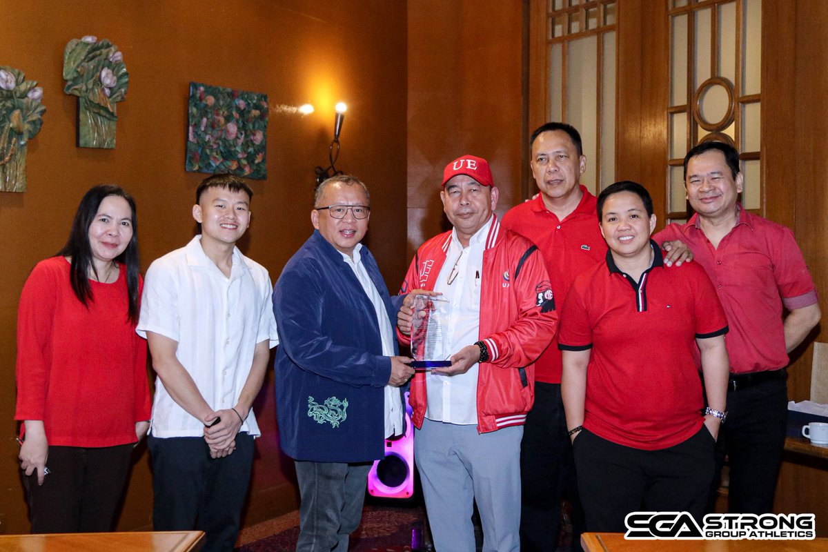 stronggroupathl's tweet photo. 🏅 Honored and proud! 

Strong Group Chairman Frank Lao and President Jacob Lao received recognition from the University of the East for their outstanding contributions to the sports program. 🎉 

Here's to the journey ahead!💪🔴

#StrongerTogether #BombaUE 🔴⚪ https://t.co/bzCG1JhPTI