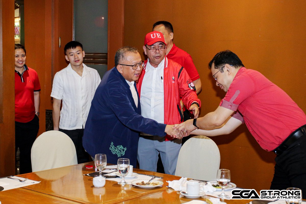 stronggroupathl's tweet photo. 🏅 Honored and proud! 

Strong Group Chairman Frank Lao and President Jacob Lao received recognition from the University of the East for their outstanding contributions to the sports program. 🎉 

Here's to the journey ahead!💪🔴

#StrongerTogether #BombaUE 🔴⚪ https://t.co/bzCG1JhPTI
