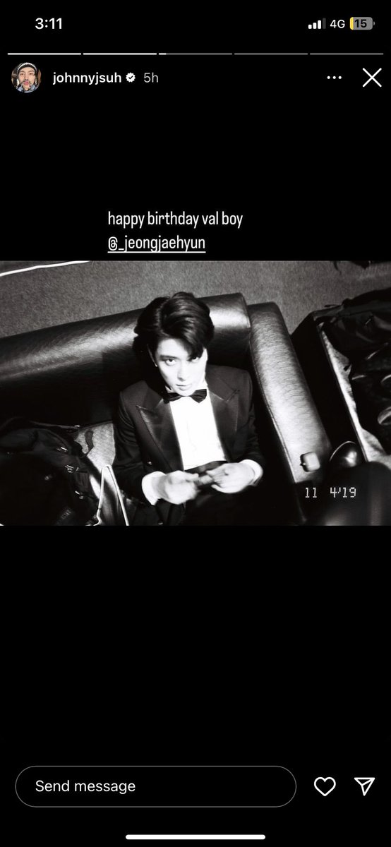 ขอบใจเด้อที่มาเฮ็ดให้เพ้อ คิดว่าเฮาเป็นคนสำคัญ
แต่ความจริง มันกะพอส่ำนั้น เฮากะแค่แค่คนทั่วไป
คุยจบกะลบถิ่ม เขาบ่ได้เสียดาย
เฮากะเก็บเอามาปลื้ม อ่านไปยิ้มไป
ขอบใจเด้อ ที่เฮ็ดให้เฮานั่งไห้
โดยที่โตบ่ได้คิดหยัง..