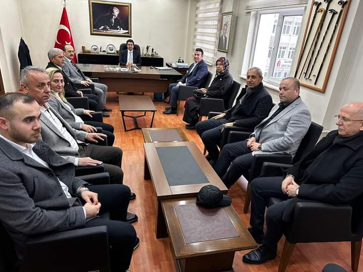 Devrek İlçe Kaymakamımız Sn Muhammed EVLİCE'yi İlçe Başkanım Sn İsmail CİNBİR ve teşkilat mensuplarımız ile birlikte ziyarette bulunduk. 
Sayın Kaymakamımıza nezaketinden ve misafirperverliği için teşekkür ediyoruz

#HedefBelliKararNet
#YenidenDEVREK