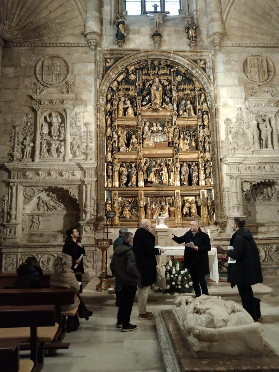 Hace unos días los miembros de @templa_medieval nos desplazamos hasta #Burgos para compartir una intensa jornada de trabajo en equipo y visitar algunos de los edificios más emblemáticos de la ciudad.