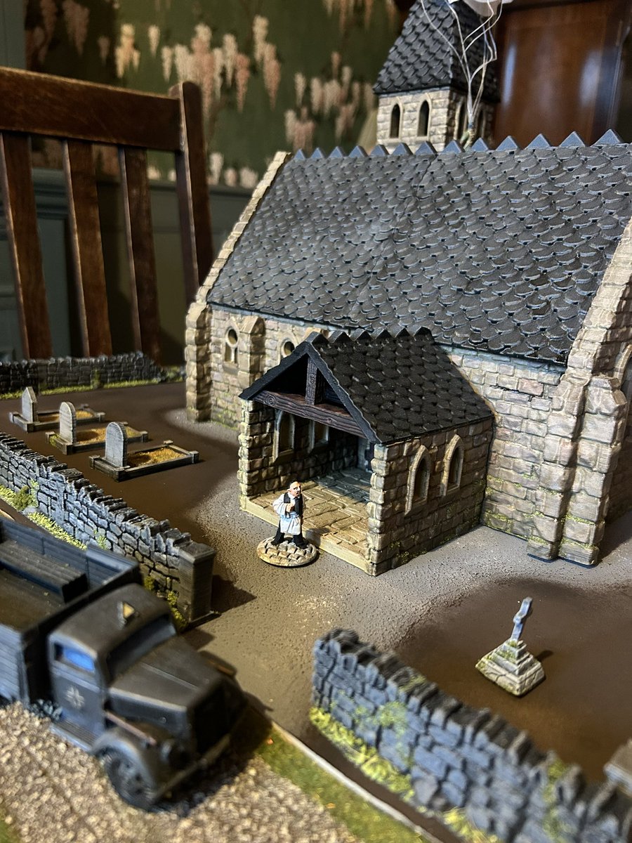 Adding a base to my church for “the Eagle has larded” coming to Herts of Lard March 23rd. René for scale #spreadthelard