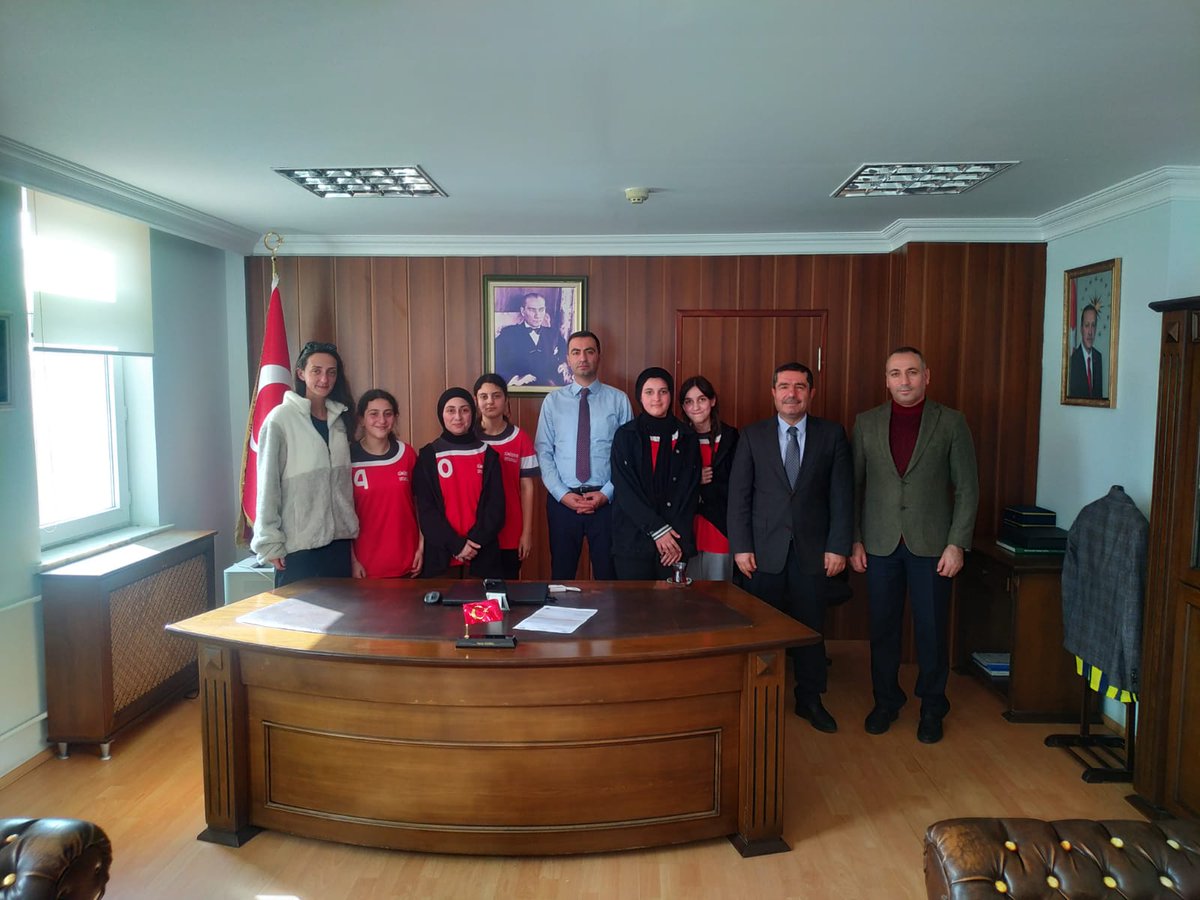 Şampiyon İlçemizden... İlçemiz Yenimahalle Gümüşdere Ortaokulu Oryantiring Takımı İlimizde yapılan yarışmalarda il Birincisi olmuştur. Takımımız önümüzdeki gönlerde yapılacak bölge şampiyonasında ilimizi temsil edecektir.