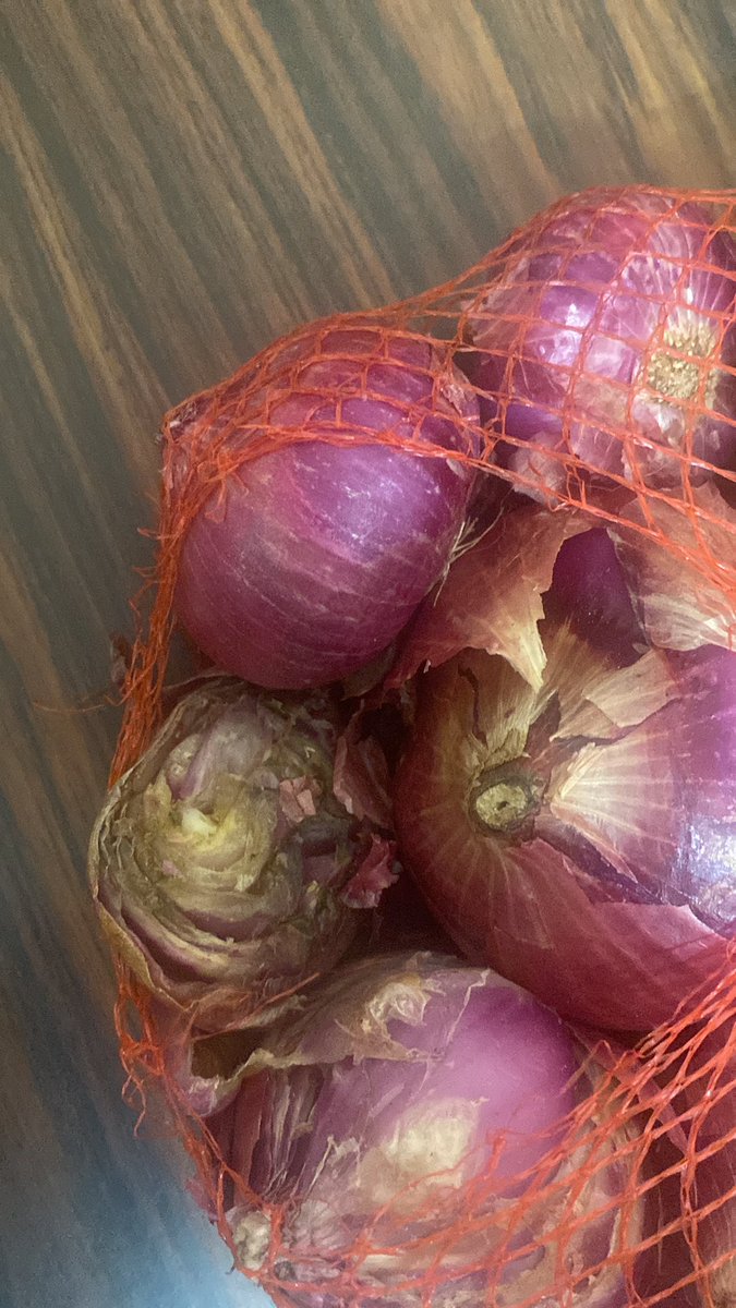 chetan9907's tweet photo. @Swiggy @SwiggyInstamart Why do u sell rotten onions ???

And charge us for it ?

This is very bad can’t ur employees check it before sending it for the mart ? 

@fda_goa https://t.co/k3fNLxu159
