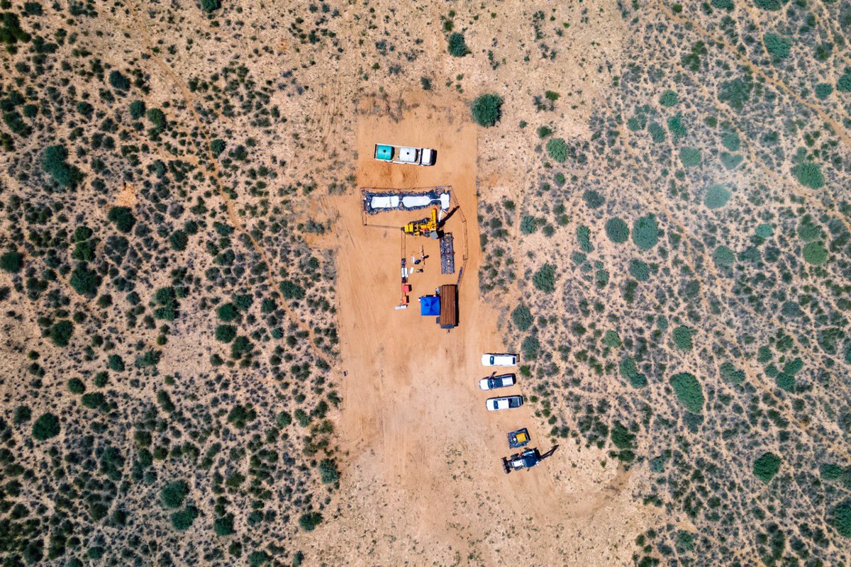 PowerMetRes's tweet photo. Our in-country drilling and drilling support team working hard day and night at our Molopo Farms Complex Project priority target area T1-14.

#Botswana #exploration #drilling #nickel #PGM #POWMet $POW https://t.co/j27bNxPPrh
