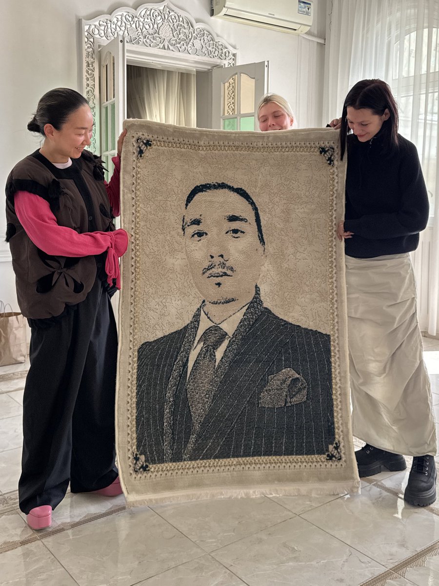 aisultan's tweet image. i love kyzdar, kyzdar love me