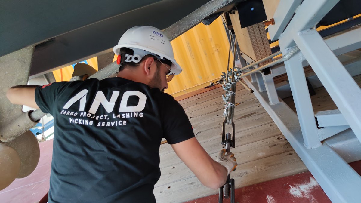 ANDENIZCILIK's tweet photo. Ürünlerinizi güvenle sabitlemek için profesyonel Lashing Hizmetleri! Detaylar için web sitemizi ziyaret edin: https://t.co/MnybrRNGtJ 🚀 #Lashing #Taşımacılık #GemiTaşımacılığı #GüvenliTaşıma https://t.co/L7LKYy8KlI