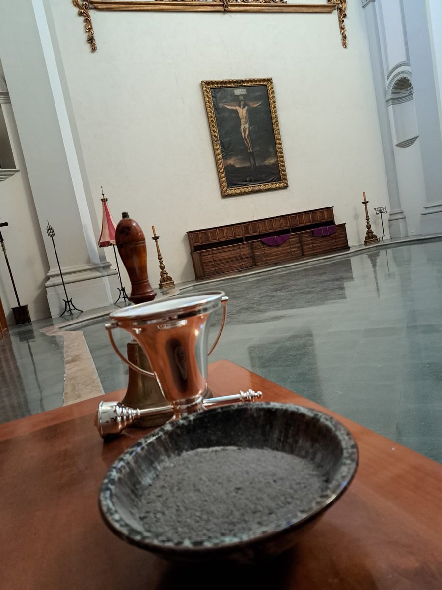 Avui amb la imposició de la cendra comença el temps litúrgic de la Quaresma. ➡️A les 10:00 Missa Conventual de Dimecres de Cendra.