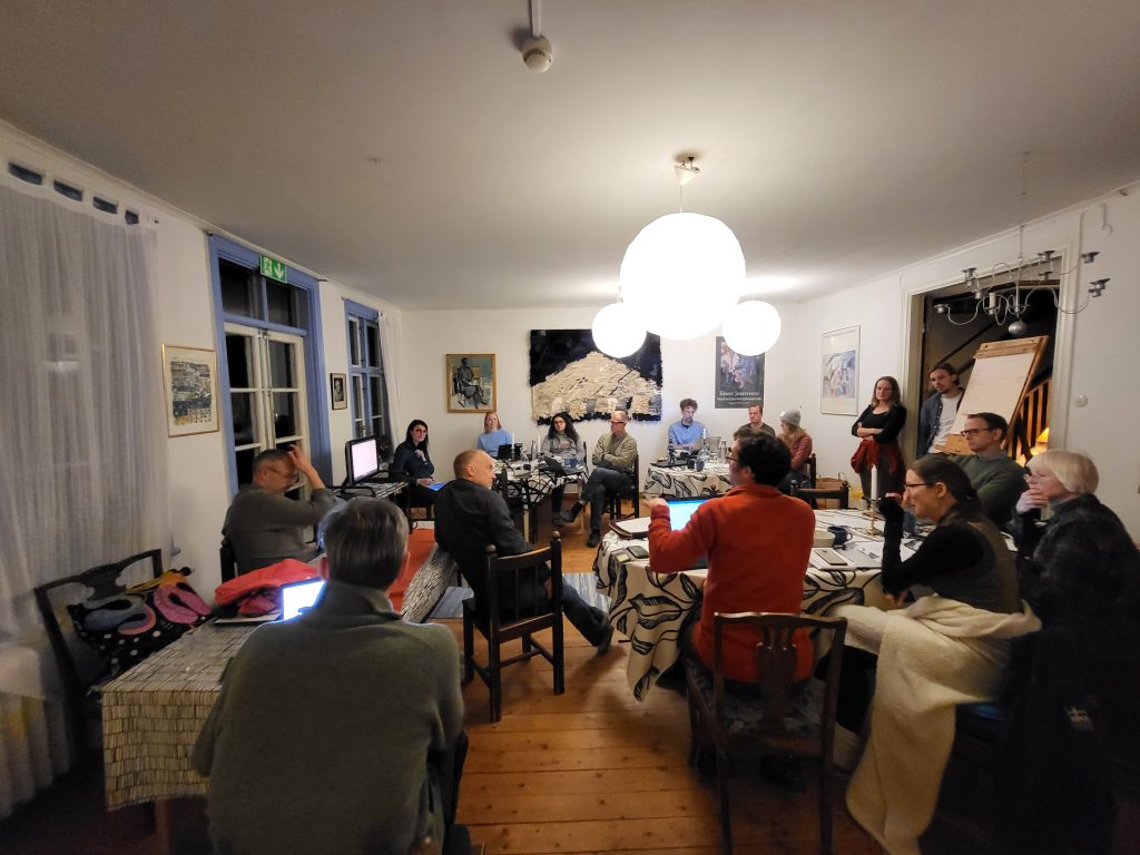 LANDPATHS1's tweet photo. Summering av våra framsteg hittills - tvådagars workshop på Häverö Kursgård  |Taking stock of our progress so far - two day project retreat

På svenska: https://t.co/EbOV5ltZ0F
In English: https://t.co/UK0cfjyphb

#EnvironmentResearch #miljöforskning #landskap #biodiversity https://t.co/ytt8sraotv