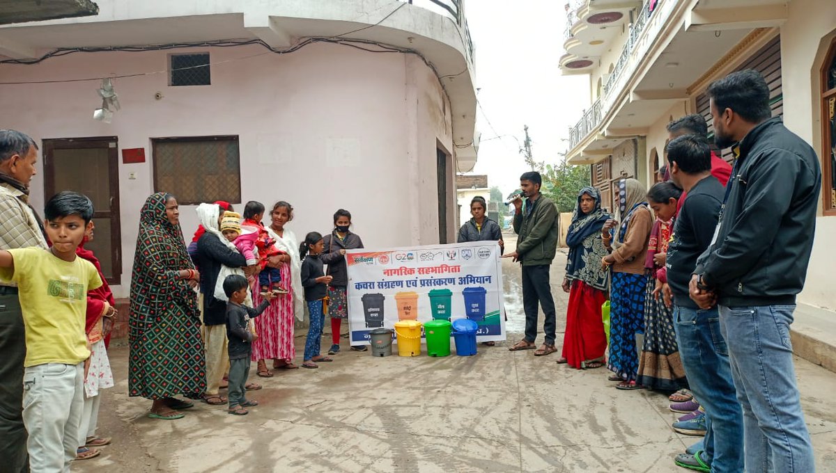 RewaOsv's tweet photo. स्वच्छ सर्वेक्षण 2024 के अंतर्गत नगर पालिक निगम रीवा की सहयोगी संस्था ओम साई विजन के रहवासियों को घर से निकलने वाले कचरे को अलग-अलग करके कचरा गाड़ी में देने के लिए बोला गया।
#SwachhRewa
#CleanAirCatalyst
#SwachhSurvekshan2024Rewa
#SwachhBharat https://t.co/kTa3KT5j21