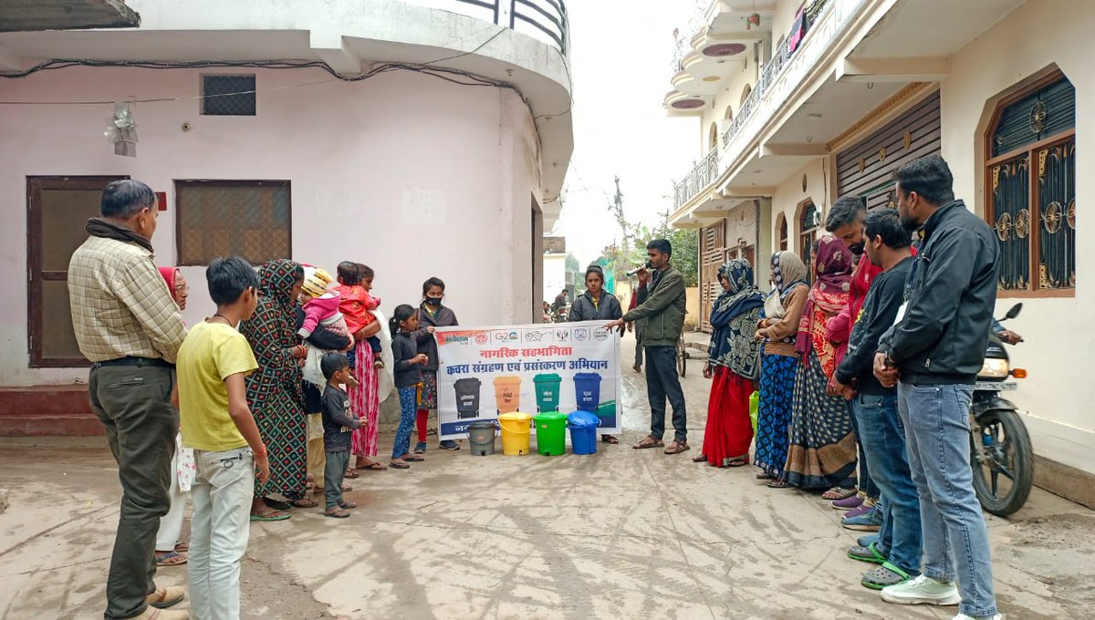 RewaOsv's tweet photo. स्वच्छ सर्वेक्षण 2024 के अंतर्गत नगर पालिक निगम रीवा की सहयोगी संस्था ओम साई विजन के रहवासियों को घर से निकलने वाले कचरे को अलग-अलग करके कचरा गाड़ी में देने के लिए बोला गया।
#SwachhRewa
#CleanAirCatalyst
#SwachhSurvekshan2024Rewa
#SwachhBharat https://t.co/kTa3KT5j21