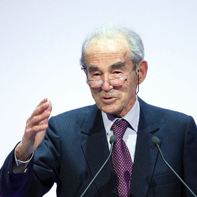 "J'indique tout de suite que, pour ma part, je voterai oui étant profondément européen et considérant que la voie qui doit s'ouvrir est celle d'une #Europe fédérale."

#RobertBadinter au <a href="/Senat/">Sénat</a> le 15/02/2005 sur l'adhésion de la France au traité sur la Constitution européenne.