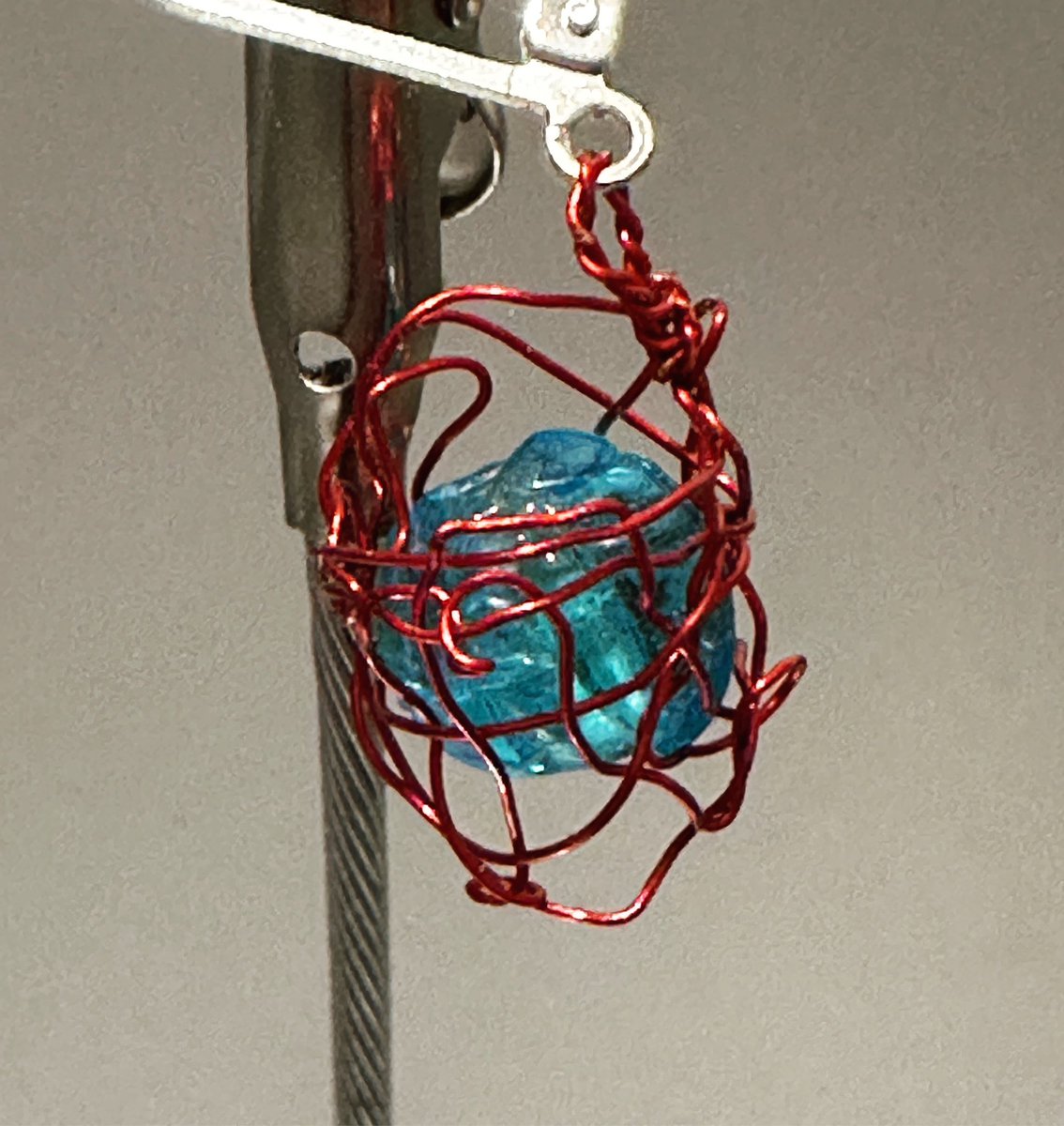lorene1voice's tweet photo. Turquoise glass bead in red wire vessel. #vessel #jewellery #February13 #OpusDailyPractice #SurreyBC #artist #handmade #icreate #FebruaryCreativityChallenge https://t.co/OHT3HWcsiN