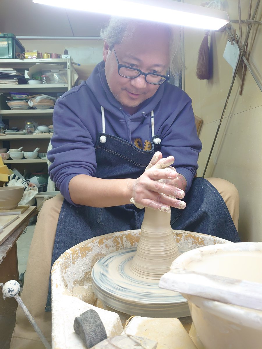 佐野さんろくろ中