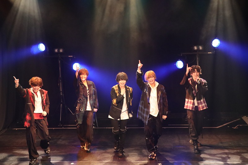 galpo_info's tweet photo. 5人も、観客たちも、後悔のないようにと思いを交わしあっていた。「俺たちは、みんなのことが大好きです」「俺もー」のやりとりも忘れられない。「Pipping Hot FINAL ONEMAN LIVE ～5EVA～」編

https://t.co/TJXekCedy6 

＃ピピンホット　
＃PippingHot　
＃5EVA　
＃ガルポニュース https://t.co/R6VFQDLQd1