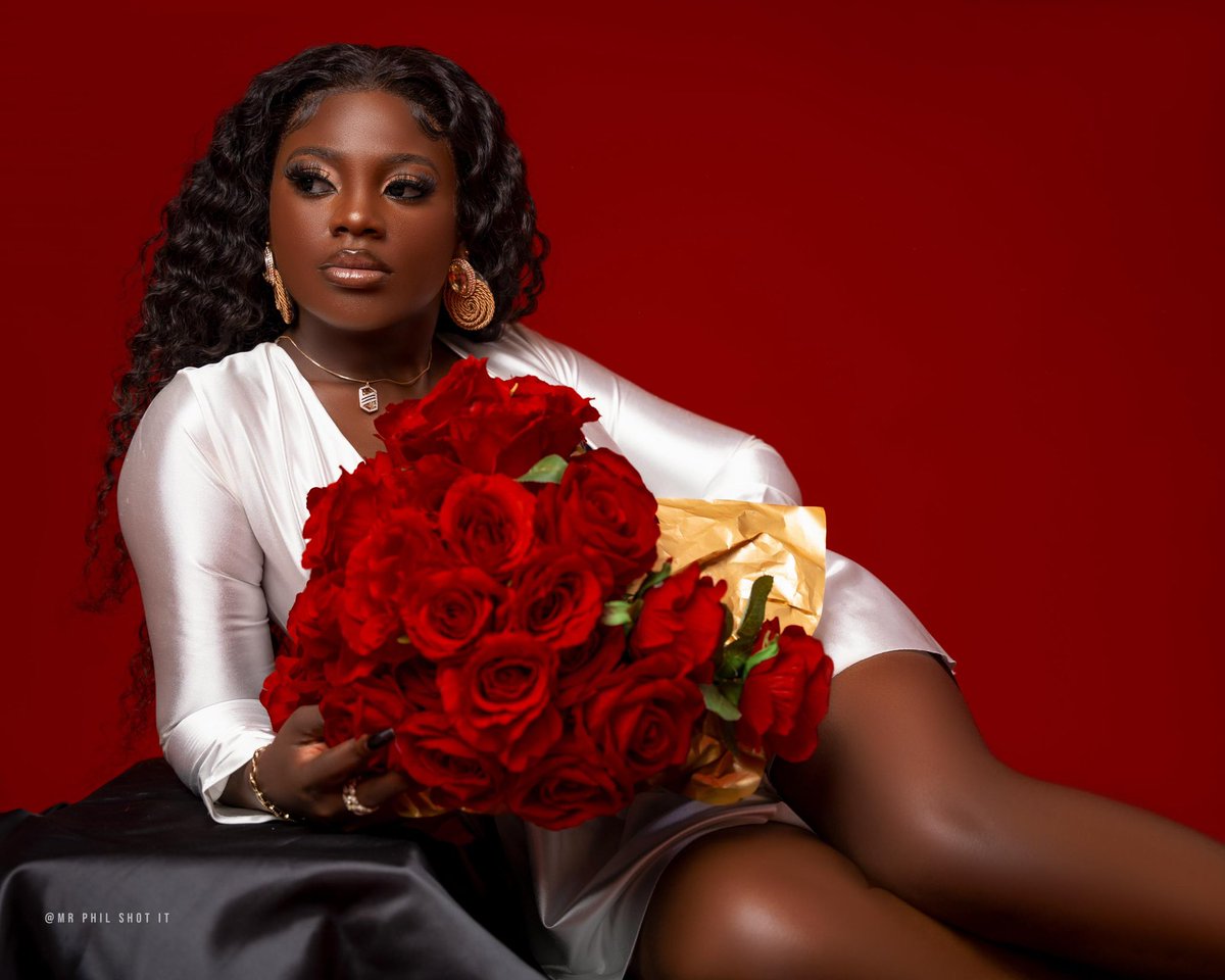 Ringyuofficial's tweet photo. The truth is that…it is Valentine’s Day. Remember milovs that ‘You are enough, just as you are.’ Happy Valentine’s Day 🌹

Hair &amp; Makeup: Khalifa Vanithel
📸: Phils Studios

#ngahrinyu #happyvalentinesday #thetruthisthat https://t.co/ccCn5brE1I