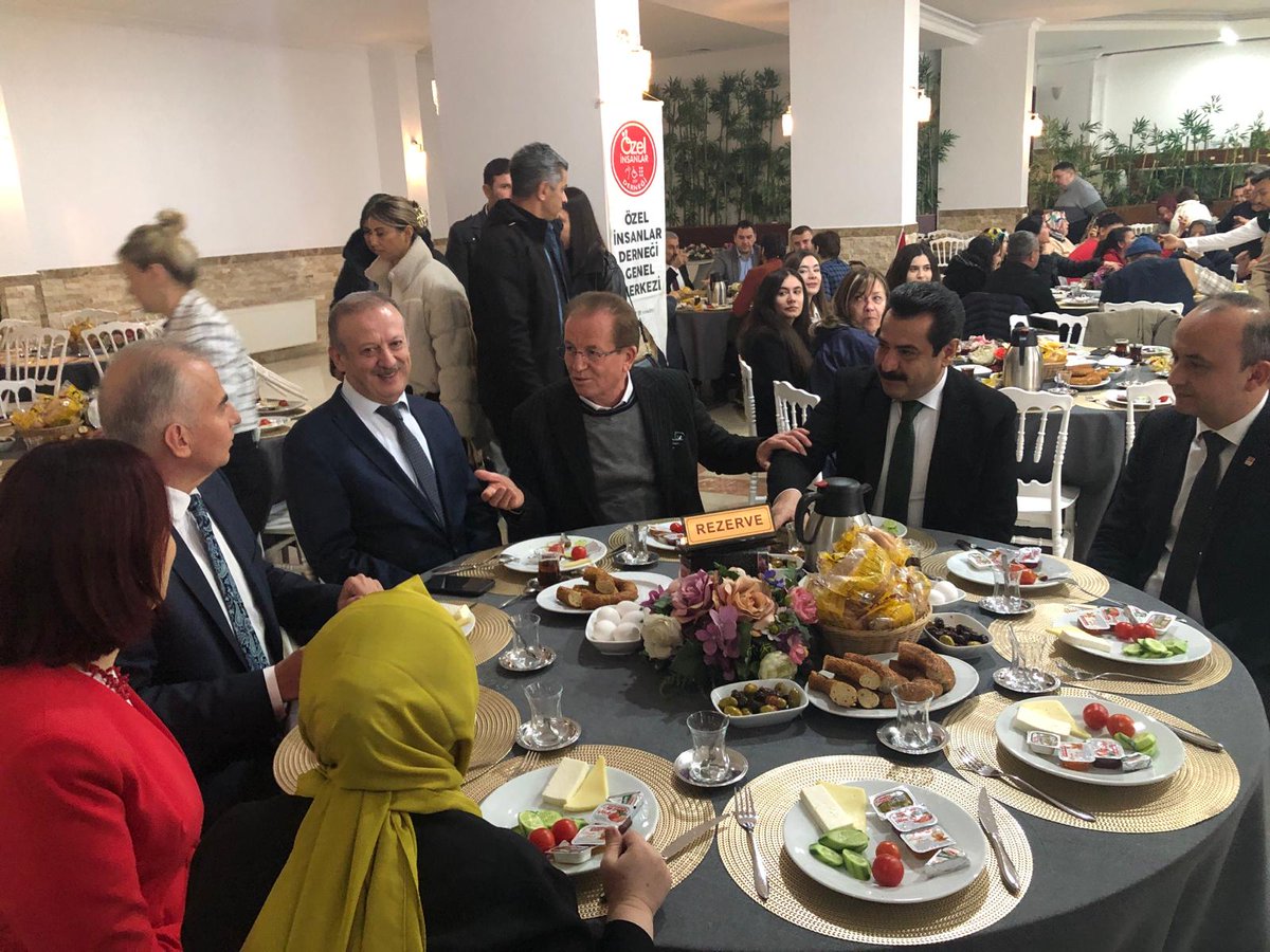 Merkezefendi_K's tweet photo. Kaymakamımız Sayın Abdullah Demir, Özel İnsanlar Derneği Genel Merkezi tarafından düzenlenen etkinliğe katıldı. https://t.co/lQBa2wD0xU