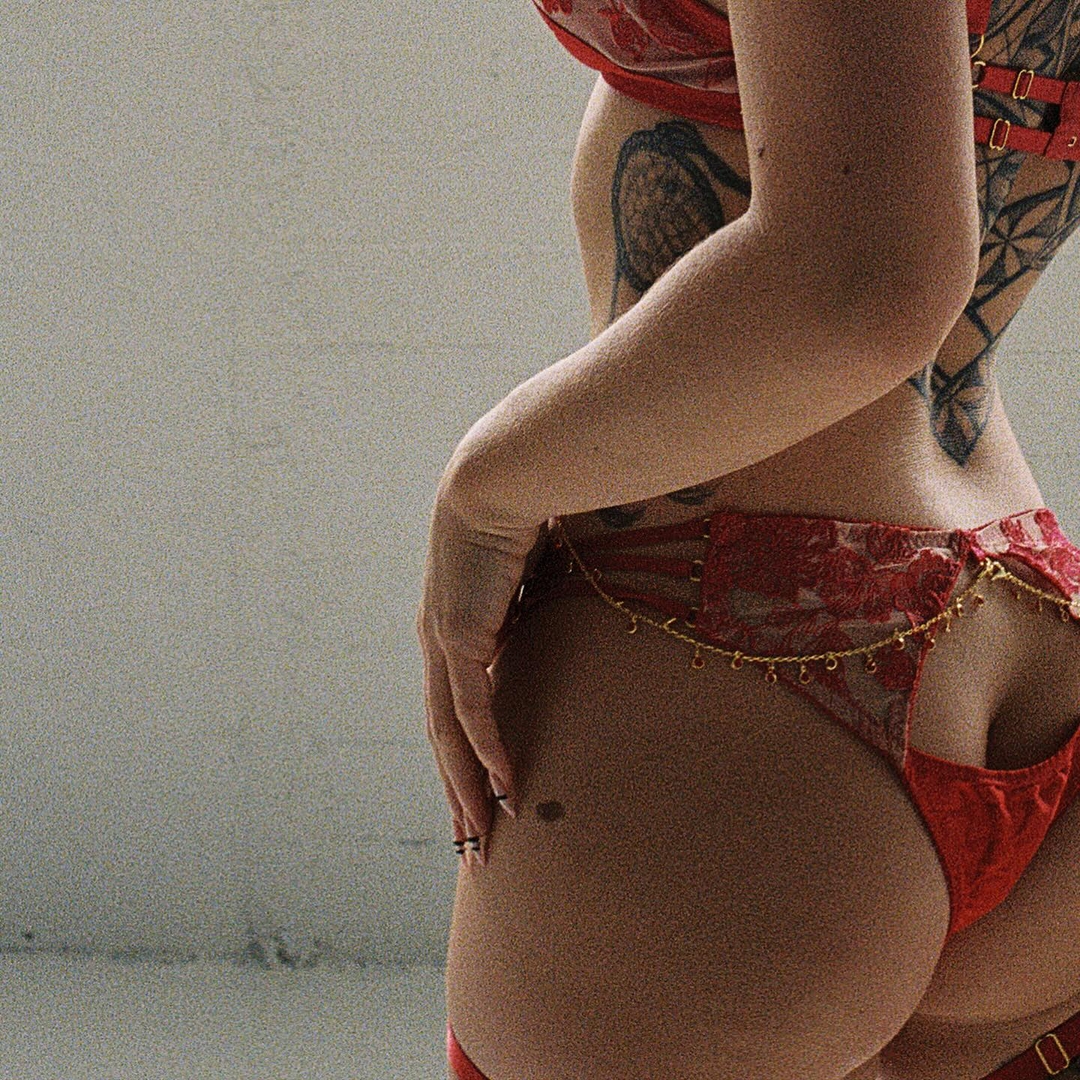 Empress_Mimi_'s tweet photo. Persephone with @reedandweep by @jenna_taddeo 💋  https://t.co/vONphQ6hSM https://t.co/XHlIdIaPpi
