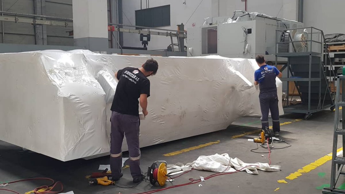 ANDENIZCILIK's tweet photo. Ürünlerinizi Shrink Wrap Paketleme ile mükemmel bir şekilde koruyun! Sonrasında güvenilir Lashing Hizmetlerimizle taşınacak yüklerinizi sağlamlaştırın. Detaylar için web sitemizi ziyaret edin: https://t.co/MnybrRNGtJ 
#ShrinkWrap #Lashing #Taşımacılık #GüvenliTaşıma https://t.co/0rI62IhGPN
