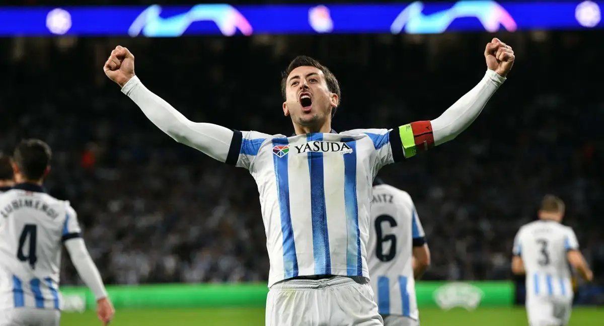 🎁 ¡𝑹𝑬𝑮𝑨𝑳𝑨𝑴𝑶𝑺 𝑼𝑵𝑨 𝑪𝑨𝑴𝑰𝑺𝑬𝑻𝑨 𝑫𝑬 𝑳𝑨 𝑹𝑬𝑨𝑳 𝑺𝑶𝑪𝑰𝑬𝑫𝑨𝑫! ⚪️🔵

⚽ Si OYARZABAL mete gol y la REAL SOCIEDAD gana al PSG, sorteamos una camiseta entre todos los que nos sigan y den retuit. 🔄 

🍀 ¡Mucha suerte a todos!