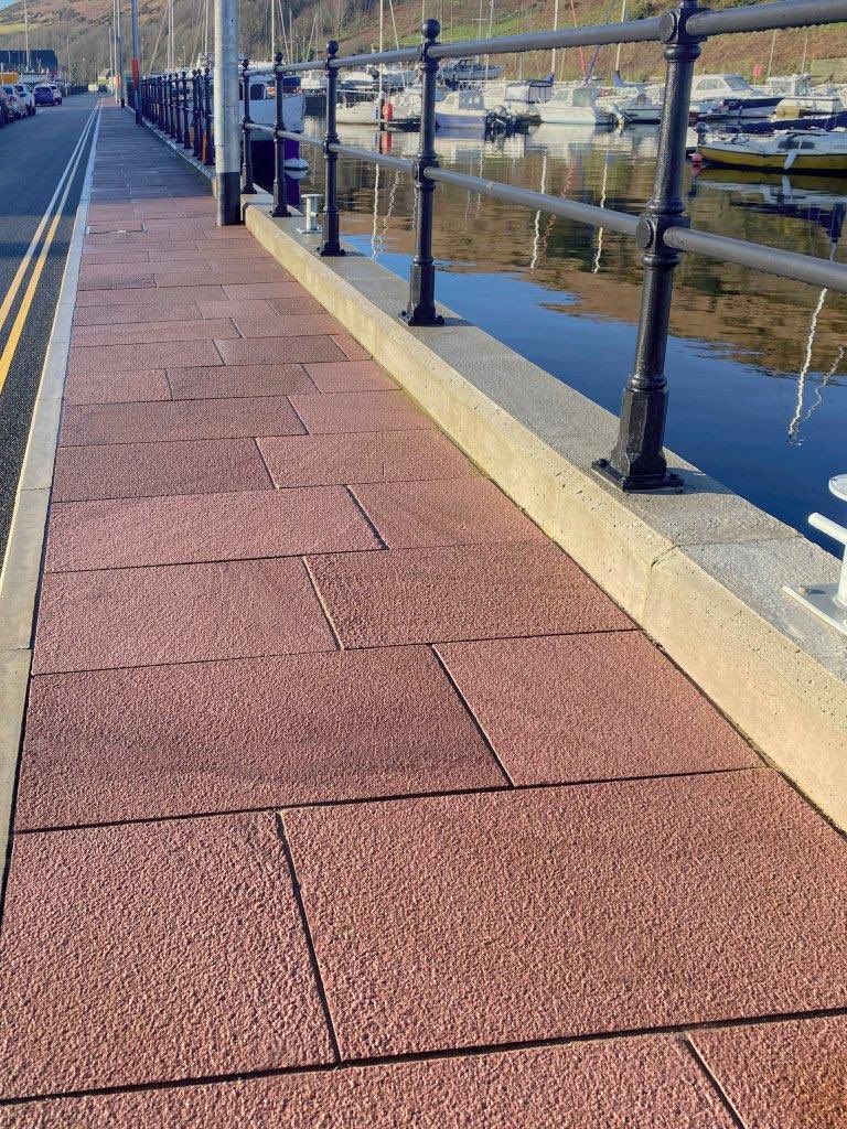 Hardscape_ENG's tweet photo. Showing some LOVE for our RED Rojo Moncayo European Sandstone, complemented by our Magma granite kerbs, recently photographed at East Quay, Peel in the beautiful Isle of Man!🇮🇲 
❤️🧱
#redsandstone #european #paving #setts #kerbs #quayside https://t.co/ZxNIAlECpK