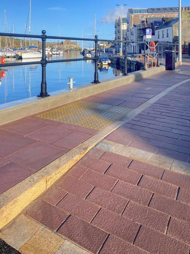 Hardscape_ENG's tweet photo. Showing some LOVE for our RED Rojo Moncayo European Sandstone, complemented by our Magma granite kerbs, recently photographed at East Quay, Peel in the beautiful Isle of Man!🇮🇲 
❤️🧱
#redsandstone #european #paving #setts #kerbs #quayside https://t.co/ZxNIAlECpK