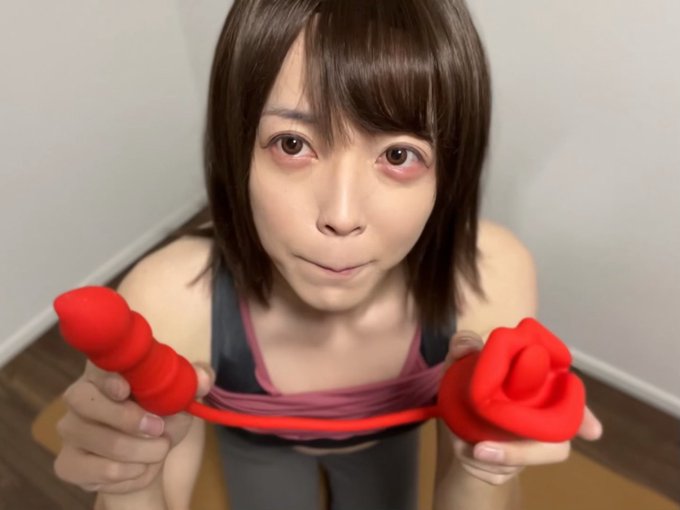 新作のおもちゃをご提供いただきました🫶 伸縮する小振りなバイブと吸引クンニのセットです😳女性向けかな？  ピンポイントで前立腺にあたるので潮吹きしまくり...舌先に押し付けたら射精しまくり...♡  15%OFFクーポン:<a href="/tag/ad"class="tags"><span>#ad</span></a>